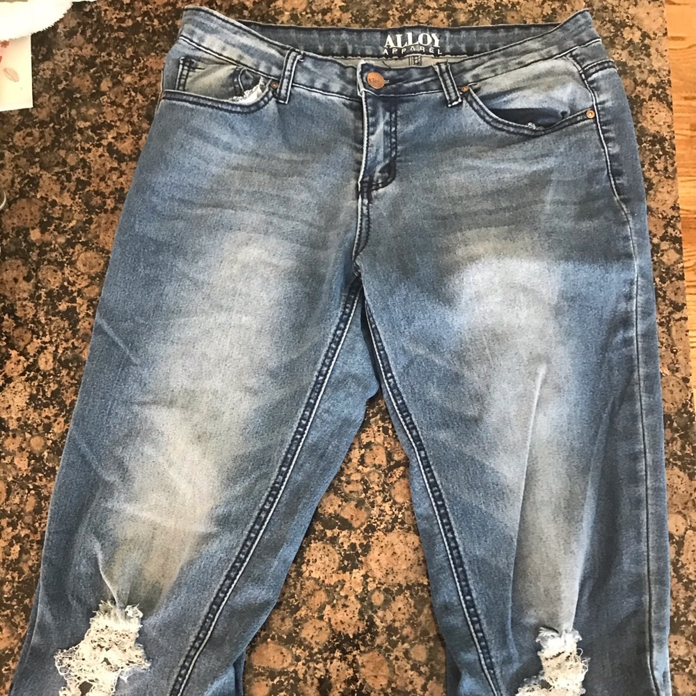 Alloy apparel jeans ripped knees 36’ inseam